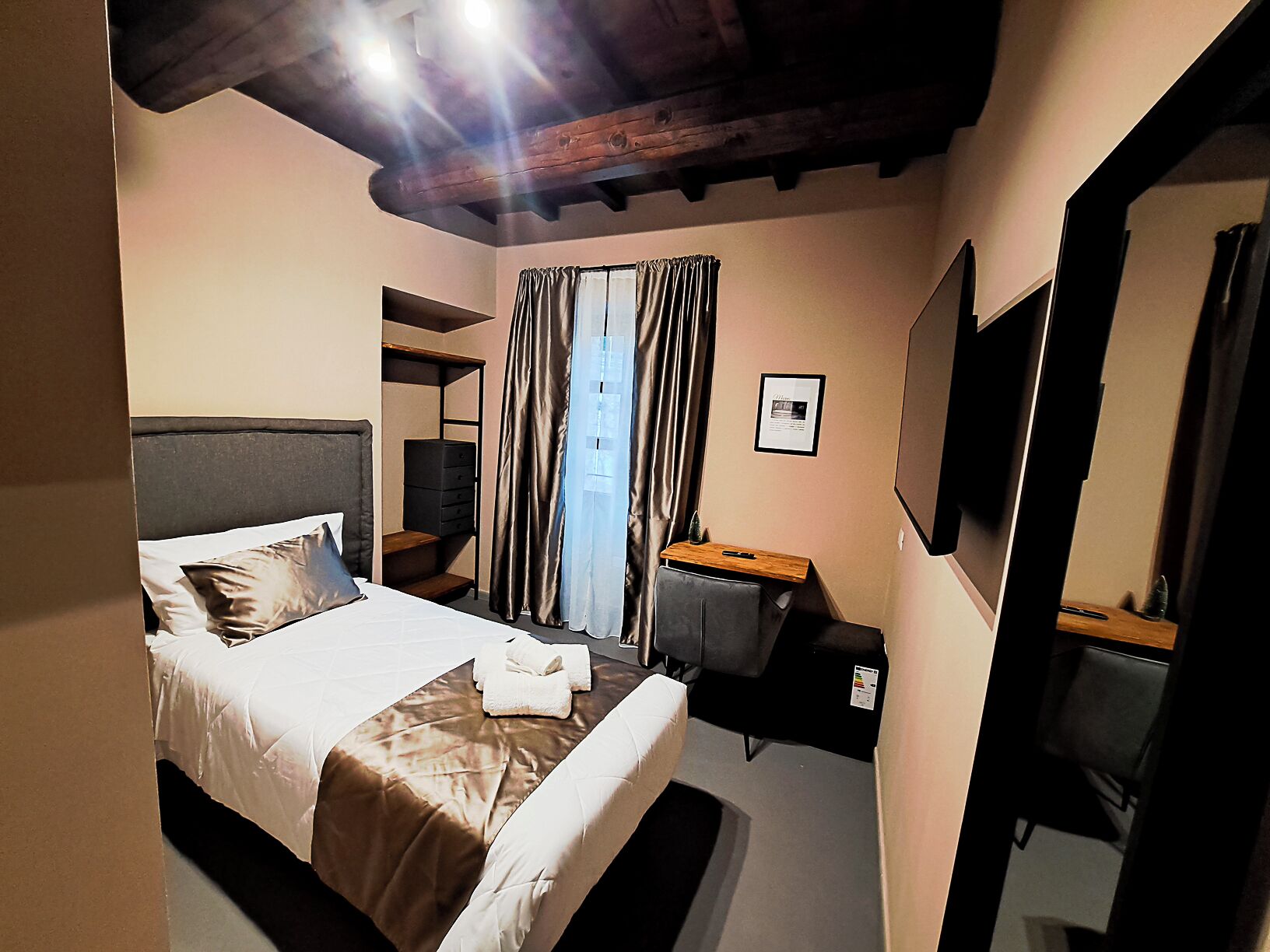 Single Room, Courtyard View | Blackout drapes, free WiFi