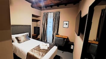 Single Room, Courtyard View | Blackout drapes, free WiFi