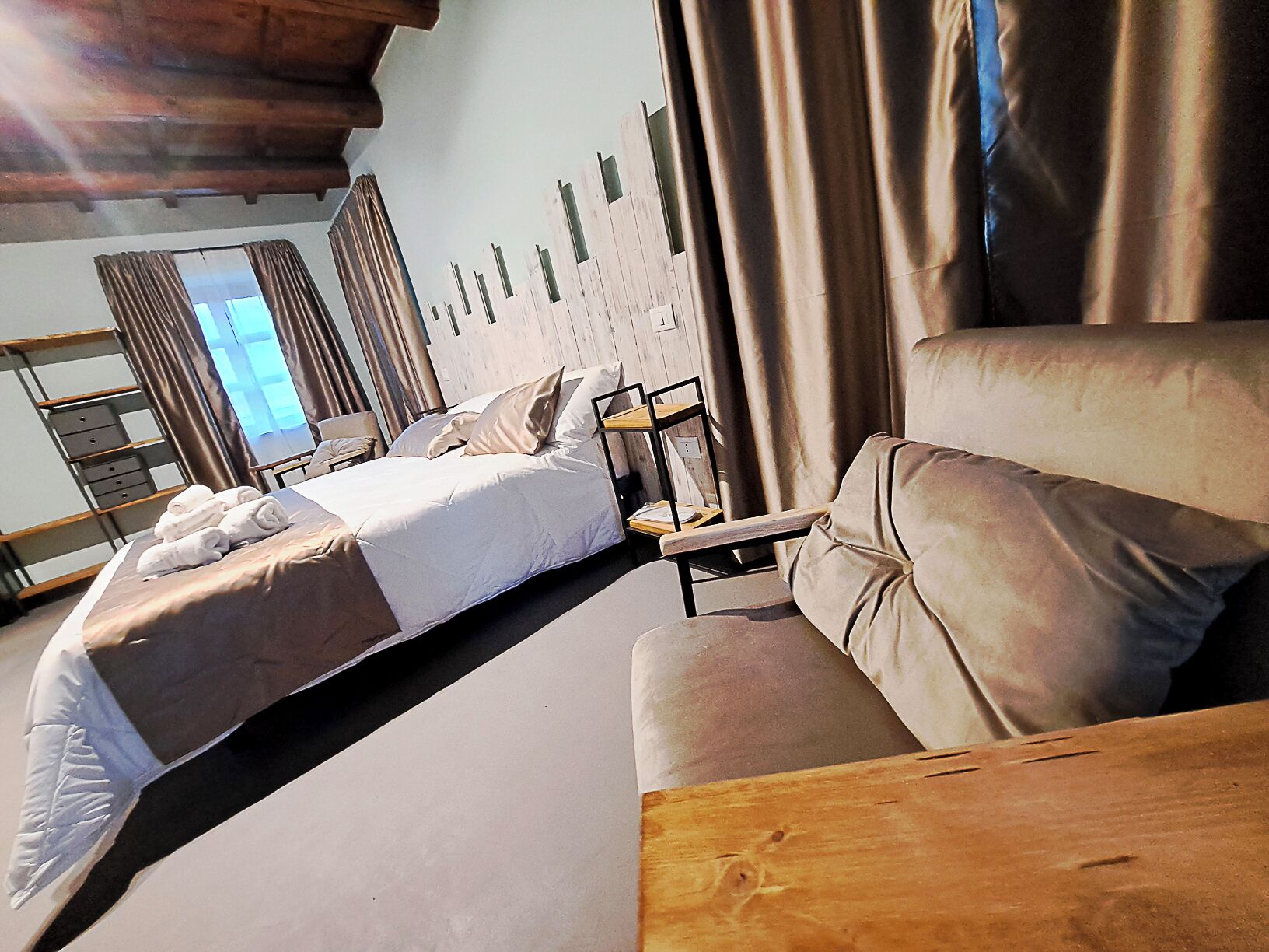 Vierbettzimmer, Blick auf den Innenhof | Verdunkelungsvorhänge, kostenloses WLAN