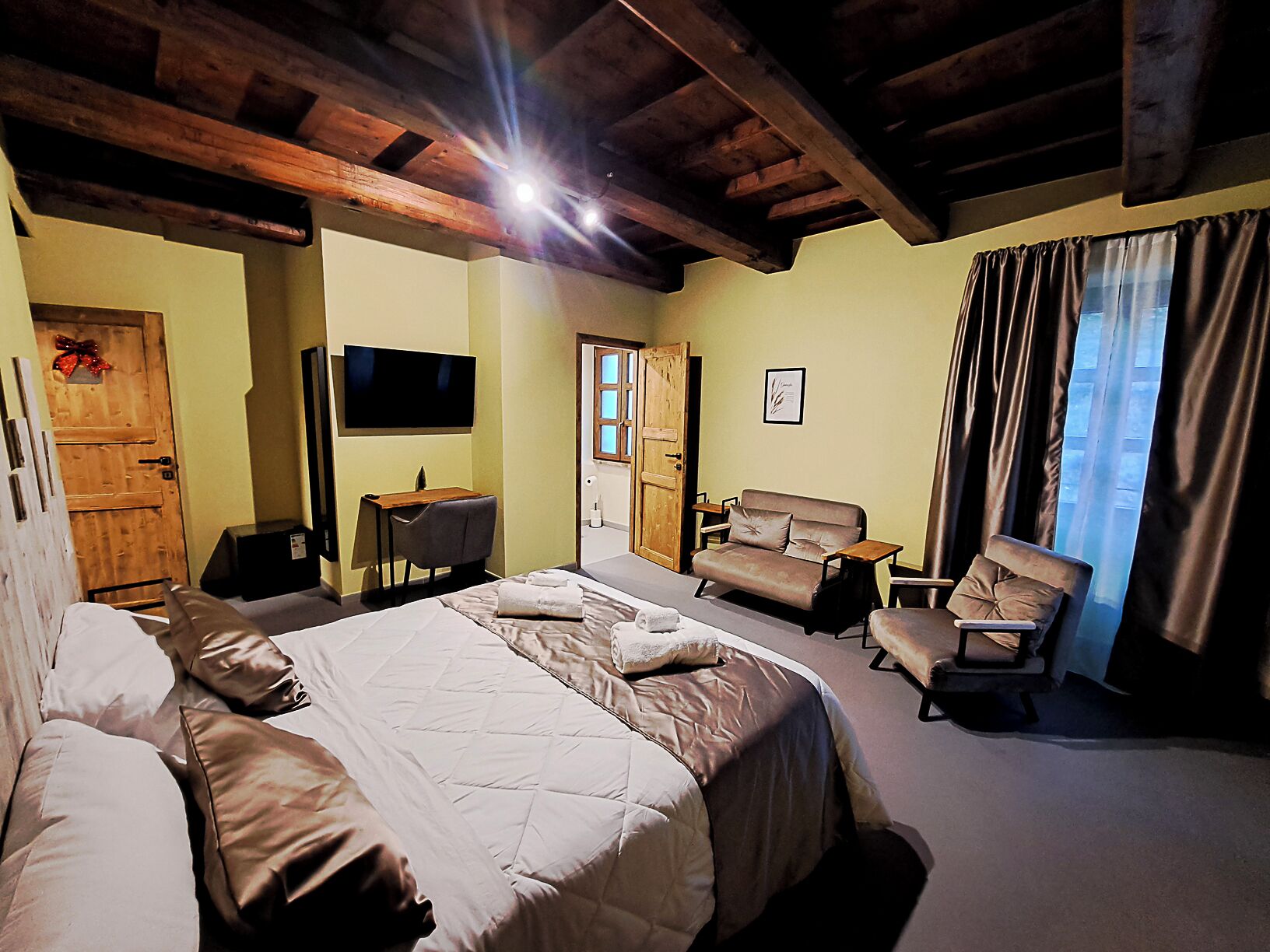 Double or Twin Room, Courtyard View | Blackout drapes, free WiFi