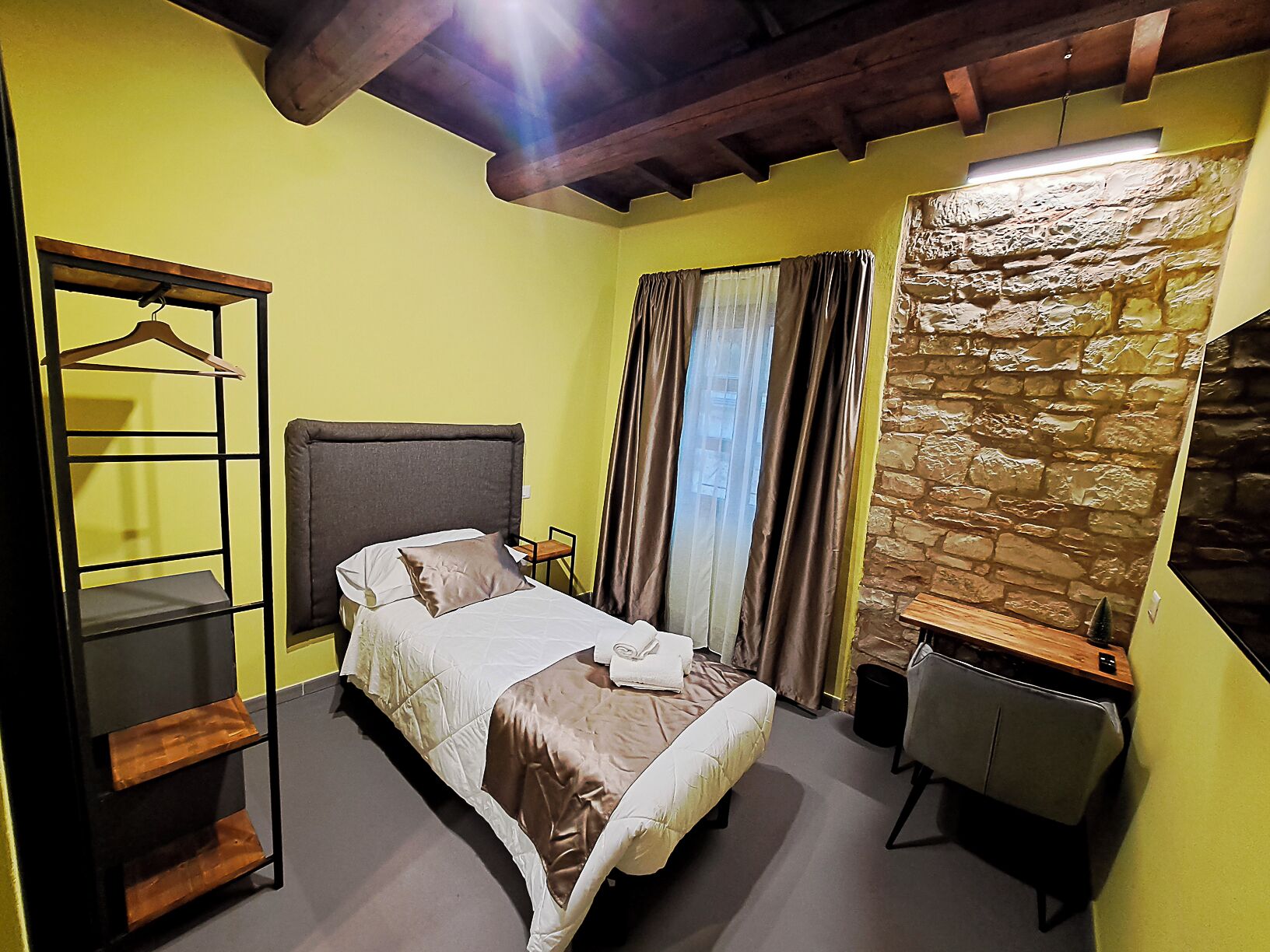 Single Room, Courtyard View | Blackout drapes, free WiFi