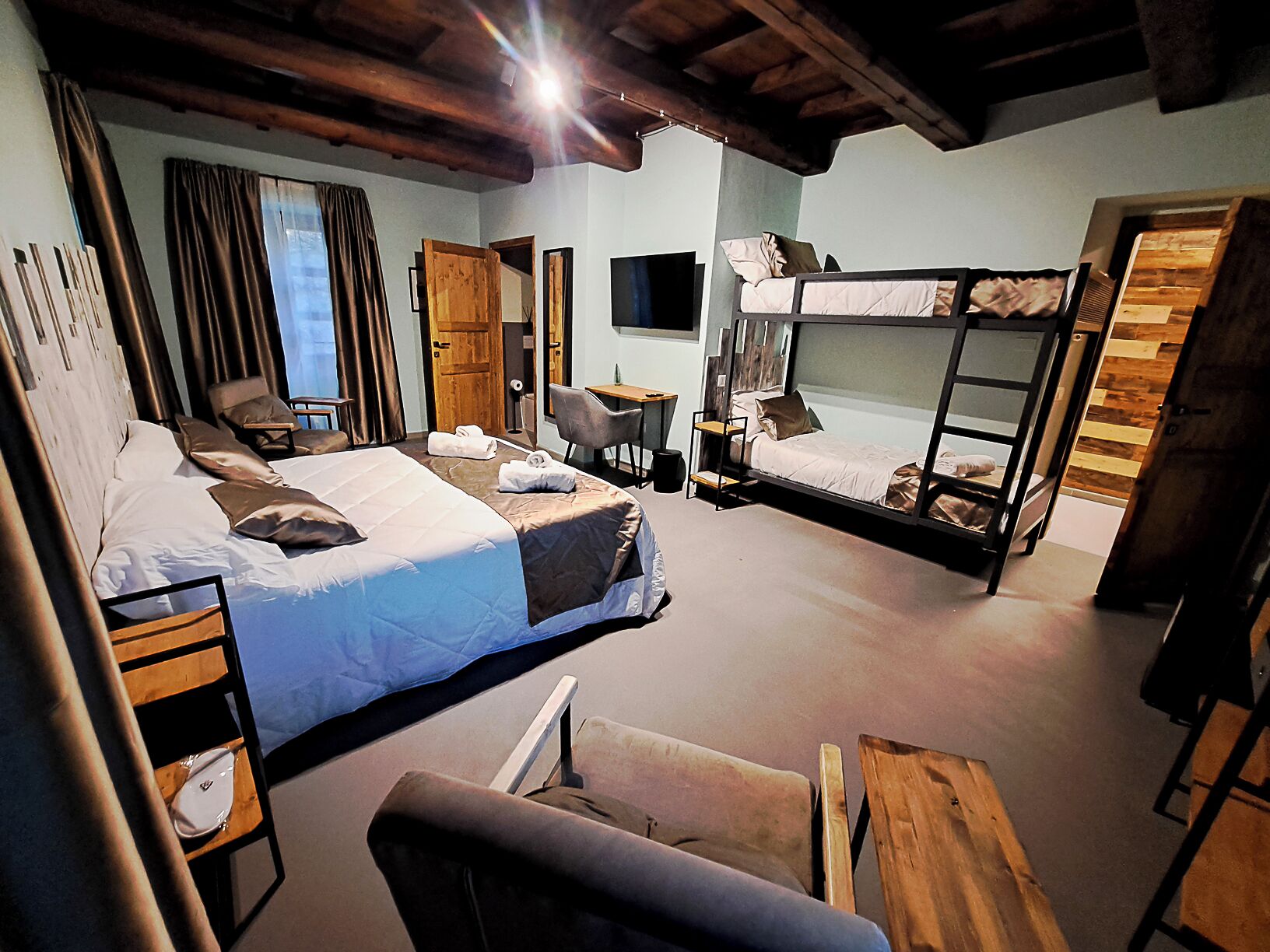 Quadruple Room, Courtyard View | Blackout drapes, free WiFi