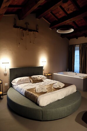 Suite, Courtyard View | Blackout curtains, free WiFi
