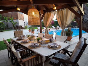 Outdoor dining - Private Villa: Pool and Secluded Mini Soccer Field (Kato Gouves)