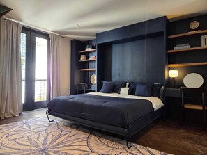 Desk, travel cot, free WiFi, bed sheets - A fully renovated private home in the heart of Casco Antiguo, ideal for up to 8 guests, offering space, comfort and an authentic experience in Panama City’s most iconic historic district. (Casco Viejo)