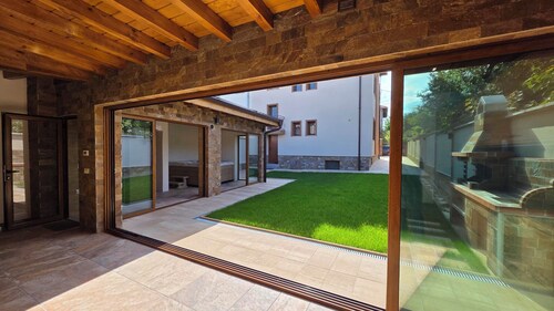 Guest House Gogemi–Private Alpine Chalet with Sauna, Jacuzzi & Fireplace Bansko