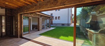 Guest House Gogemi–Private Alpine Chalet with Sauna, Jacuzzi & Fireplace Bansko