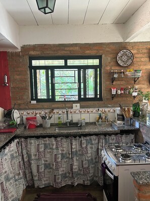 Microwave, oven, stovetop - Beautiful house in Barão Geraldo (5 min from Unicamp) (Campinas)