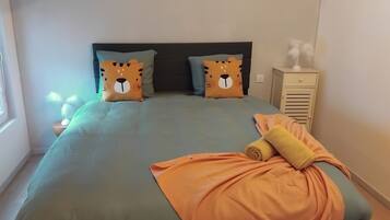 4 soverom, strykejern/-brett, reiseseng for barn og wi-fi (inkludert)
