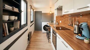 Fridge, microwave, oven, stovetop