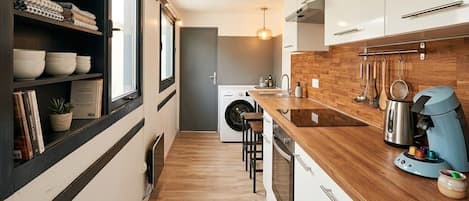 Refrigerador, microondas, horno, placa de cocina