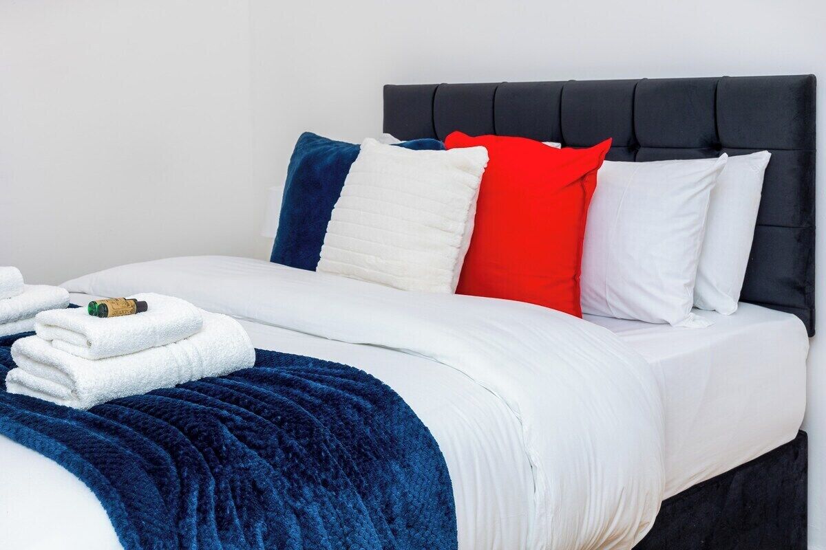 3 soverom, safe på rommet, wi-fi (inkludert) og sengetøy