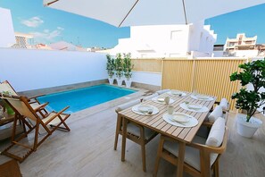 Outdoor pool - 3-bedroom modern home with private pool and walking distance from the beach. (San Pedro del Pinatar)