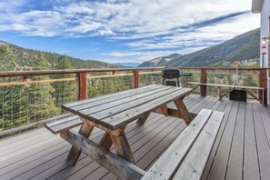 Outdoor dining - Amazing modern mountain home perched high on a hill overlooking breathtaking 360 panoramic views, yet only one minute off highway 50. You're minutes away from the Colorado trail that takes you to the Continental Divide. (Salida)