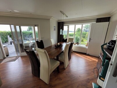 Large house for max 8 people directly on the lake and pets are allowed