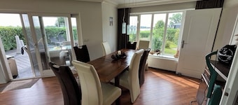 Large house for max 8 people directly on the lake and pets are allowed