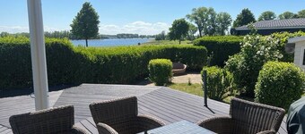 Large house for max 8 people directly on the lake and pets are allowed