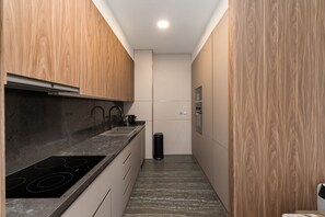 House - Chic 2BR Palm Living w Beach Access (Dubai)