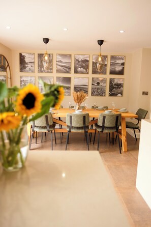 Dining - Beautiful Spacious 4-Bed Home • Gated Parking • EV Charging • Garden (Abbotskerswell)