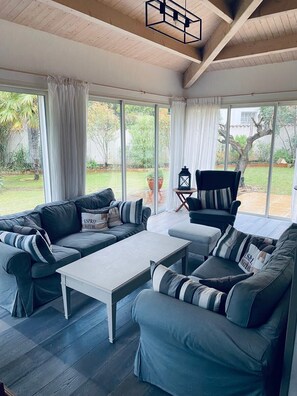 TV - Dream house with heated swimming-pool 5 minutes walk from the beach (Saint-Trojan-les-Bains)