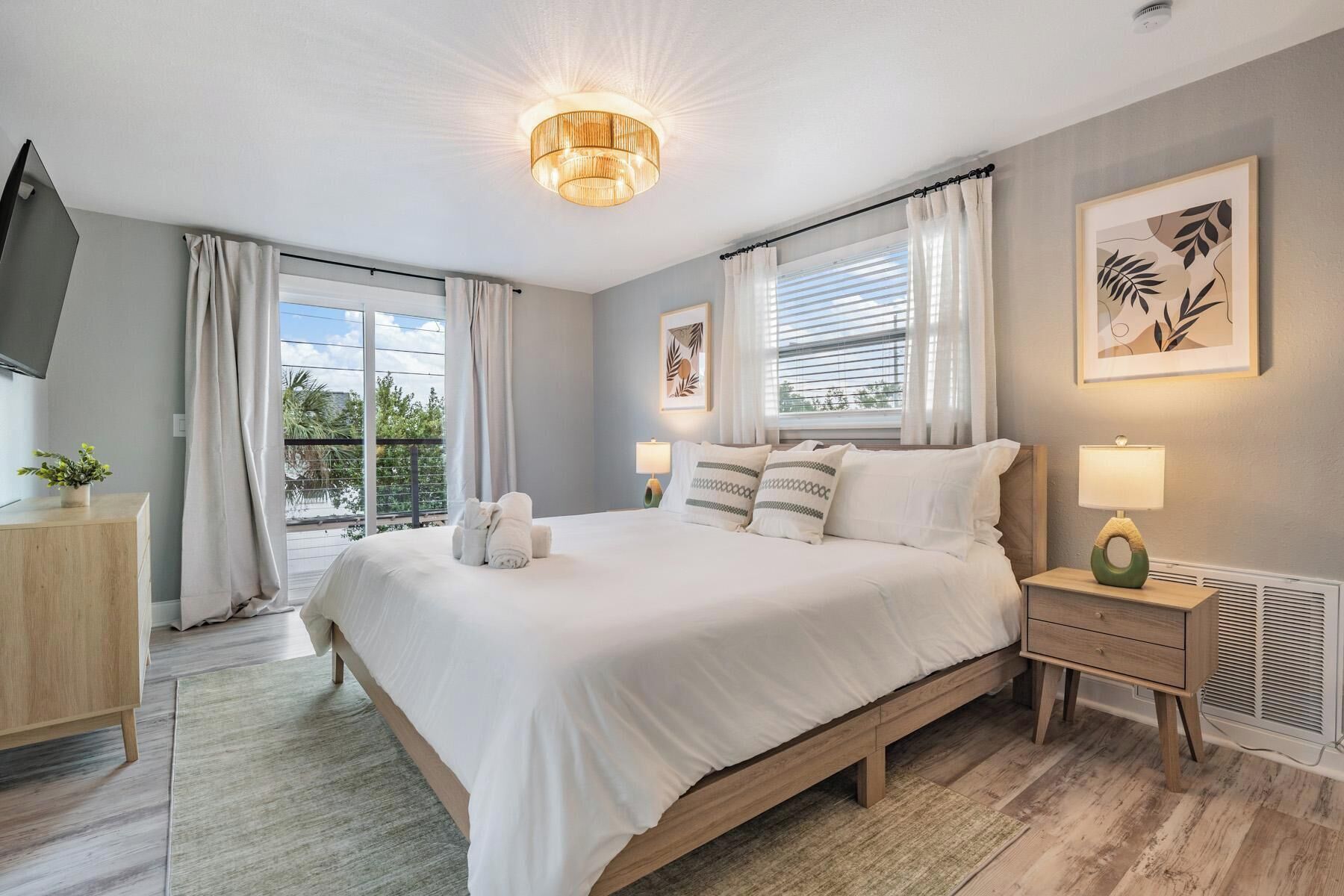 4 bedrooms, desk, iron/ironing board, free WiFi