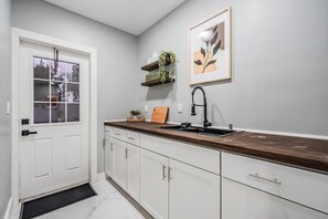 Interior - Heated Pool & Game Room | Pet Friendly (Tampa)