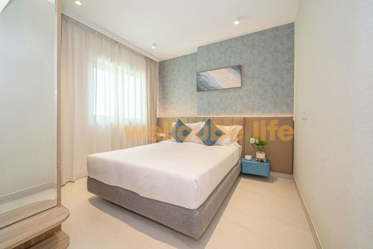 Desk, iron/ironing board, WiFi (free), bed sheets
