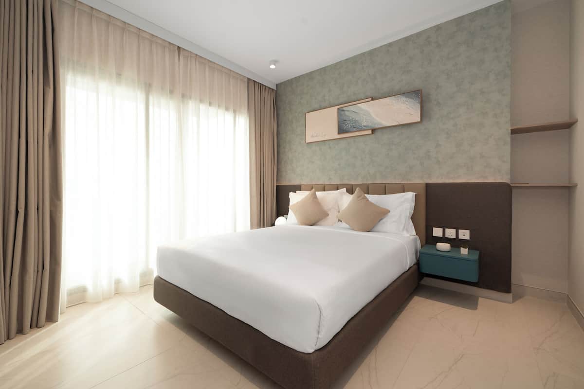 Desk, iron/ironing board, free WiFi