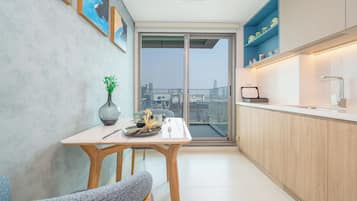 Standard-Studio, Balkon | Eigene Kochnische | Großer Kühlschrank, Mikrowelle, Herdplatte