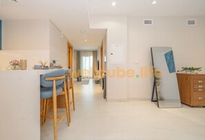 Desk, iron/ironing board, free WiFi - Tranquil Wellness Tower (Dubai)