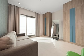 Deluxe Double Room, Balcony, City View | Desk, iron/ironing board, free WiFi - Tranquil Wellness Tower (Dubai)