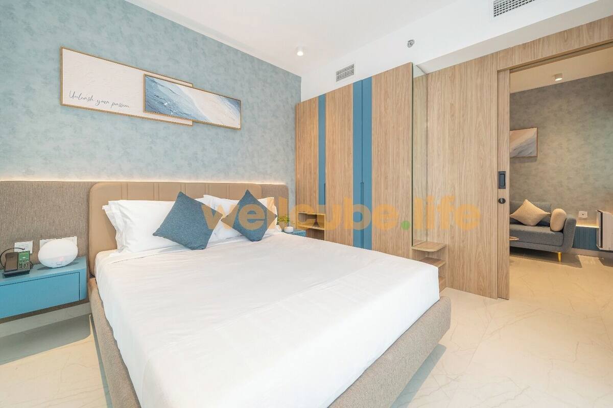 Desk, iron/ironing board, WiFi (free), bed sheets