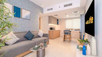 Superior-Doppelzimmer, Balkon, Stadtblick | Wohnbereich