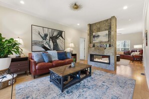 Smart TV y chimenea