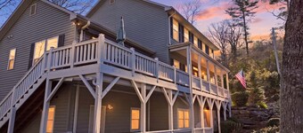 Forget-Me-Not: Spacious 6-Bedroom Retreat, Walk to Downtown