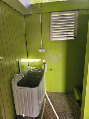 Interior - Charming 3-bedroom villa in Portsmouth perfect for your getaway (Portsmouth)