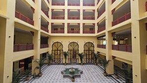 Courtyard view - Hotel Ranavilas Palace (Jaipur)