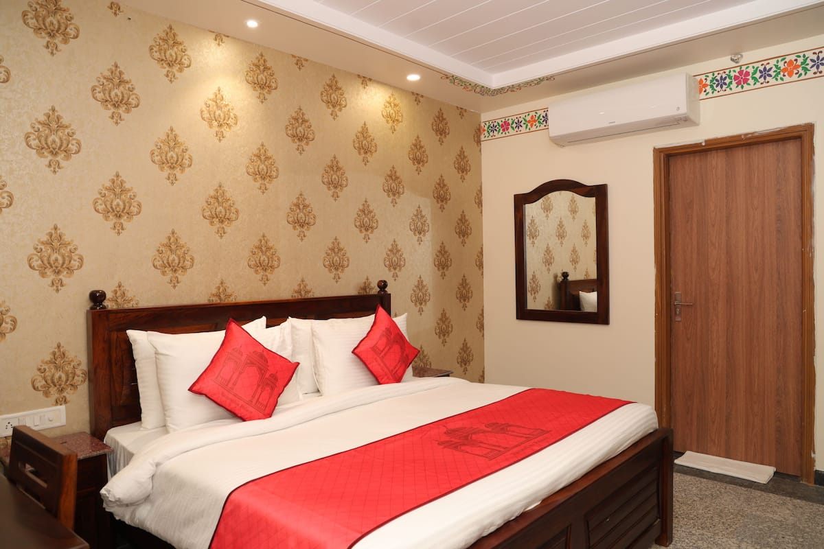 Standard Double Room, City View | Minibar, in-room safe, desk, laptop workspace