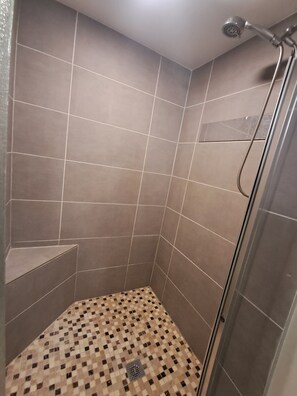 Dutxa, tovalloles, sabó i xampú 