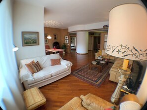 Smart TV - Large apartment with sea view in the center of La Spezia in a strategic location (La Spezia)