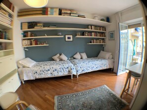 2 bedrooms, iron/ironing board, free WiFi, bed sheets - Large apartment with sea view in the center of La Spezia in a strategic location (La Spezia)