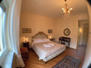 2 bedrooms, iron/ironing board, free WiFi, bed sheets - Large apartment with sea view in the center of La Spezia in a strategic location (La Spezia)