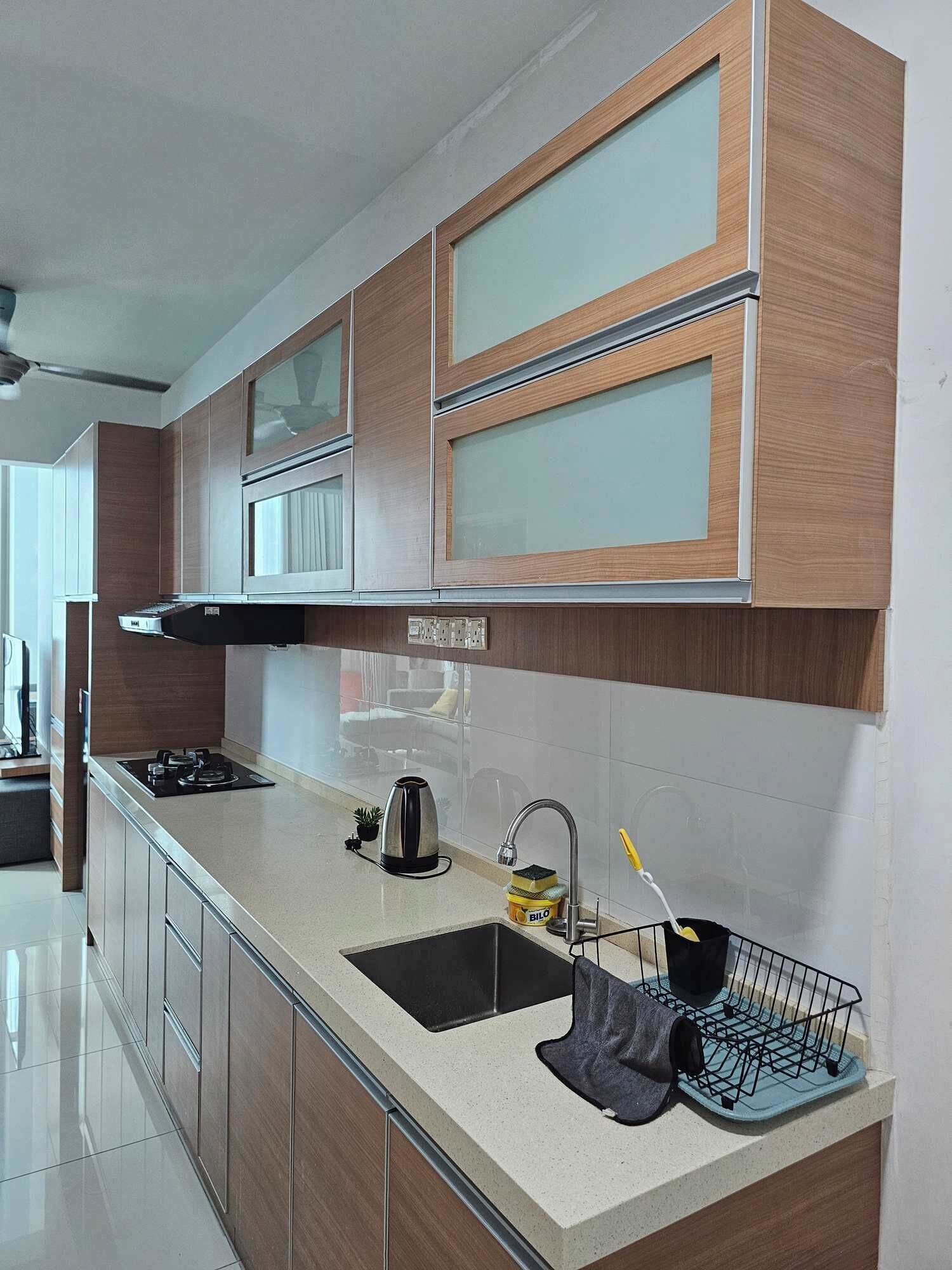 Fridge, microwave, stovetop, cookware/dishes/utensils