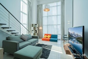 TV, offices - Cozy 2BR Maritime Suite Duplex George Town (George Town)