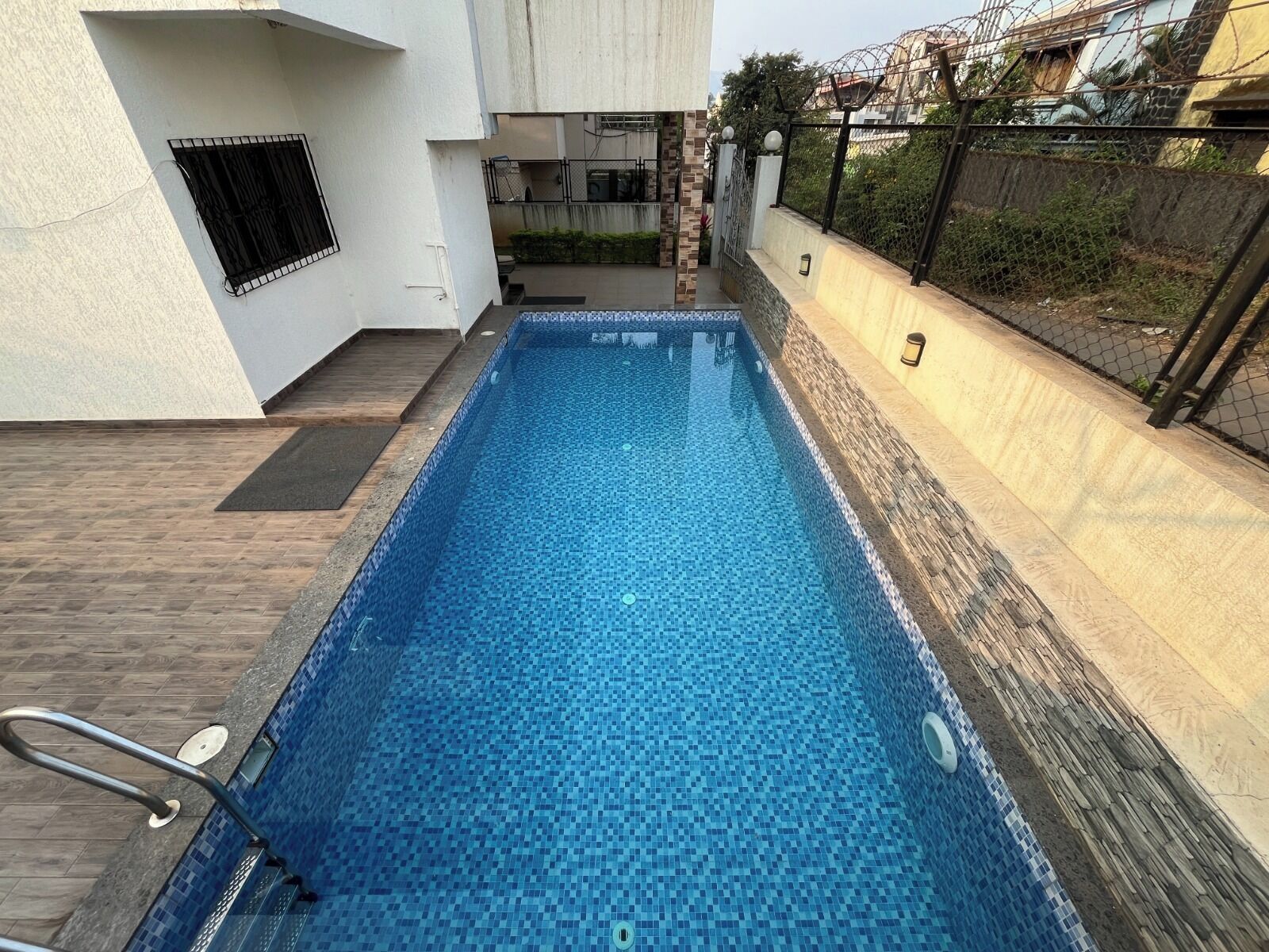 Hồ bơi ngoài trời 