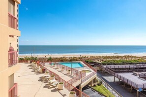 Property grounds - Renovated Condo Direct Oceanfront and Bay View Balconies - 1 bedroom - 1 bath - Sleeps 6 - New Queen & Double beds in Bedroom and Queen Sleep Sofa in Living Room (Ocean City)