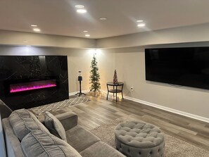 Smart TV, fireplace