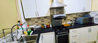 3 Bedroom Full House Easy Booking Super-fast Wi-Fi