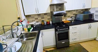 3 Bedroom Full House Easy Booking Super-fast Wi-Fi