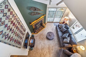 Télévision, cheminée